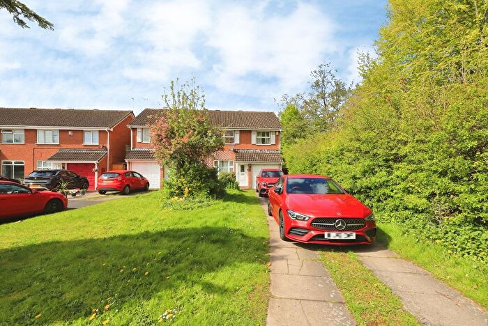 3 Bedroom Semi Detached House For Sale In Woodford Close, Wolverhampton, West Midlands, WV9