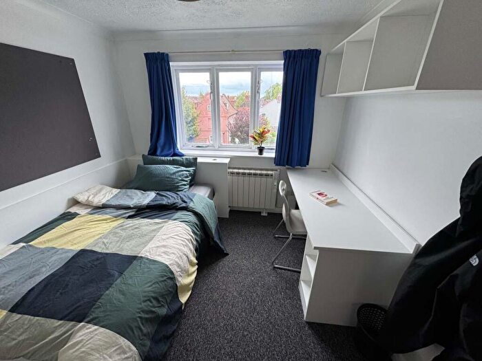 3 Bedroom Flat To Rent In Pin Hill, Canterbury, CT1