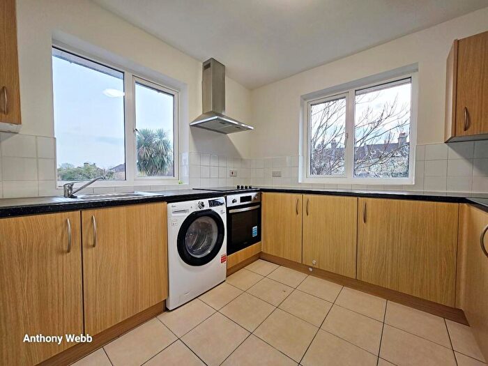 2 Bedroom Flat To Rent In Halstead Road, Enfield, EN1