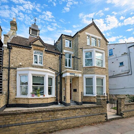 3 Bedroom Flat To Rent In Stuart Crescent, London, N22