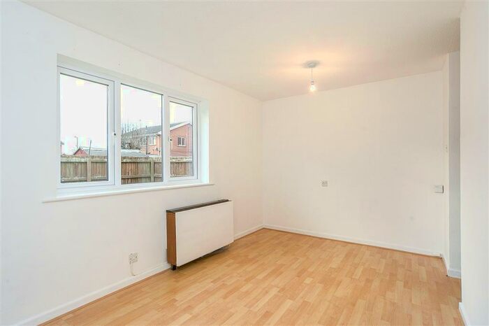 Flat To Rent In Telford Way, Chester, CH4