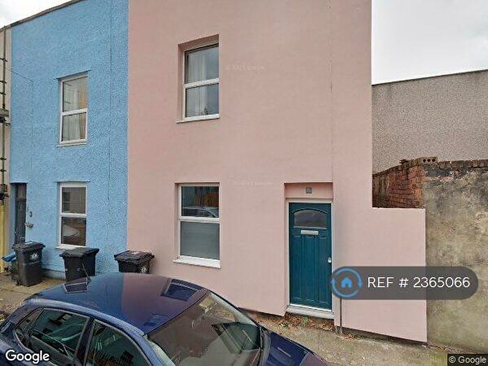 2 Bedroom End Of Terrace House To Rent In Bath Street, Bristol, BS3