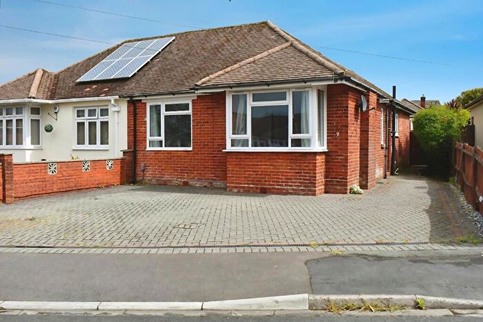 3 Bedroom Semi-Detached Bungalow For Sale In Cleethorpes Road, Southampton, Hampshire, SO19