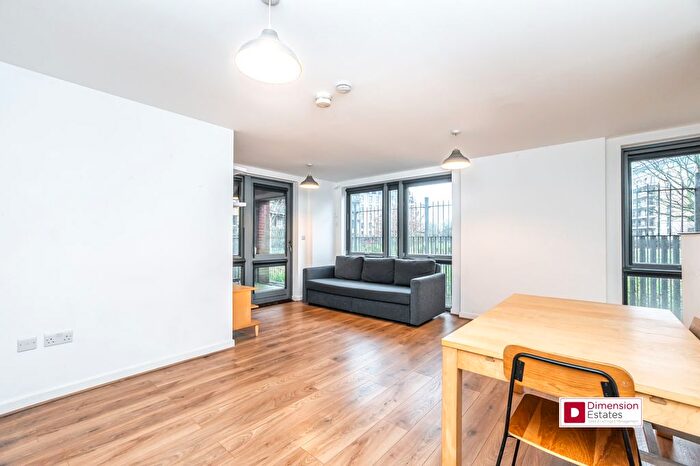 2 Bedroom Flat To Rent In Southwold Road, Upper Clapton, Hackney, London, E5