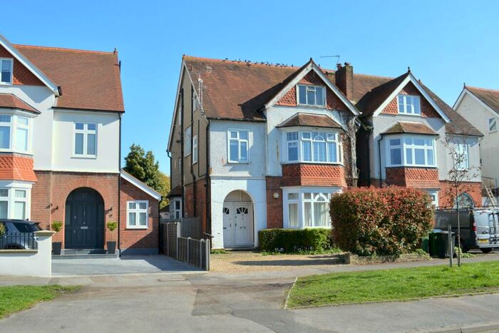 1 Bedroom Apartment To Rent In Monument Green, Weybridge, KT13