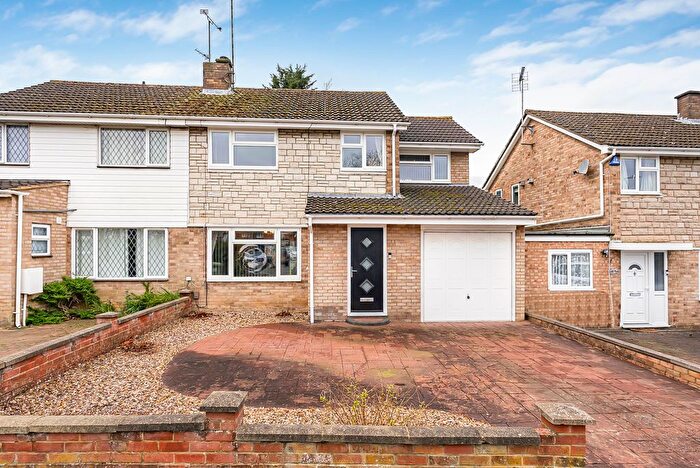4 Bedroom Semi Detached House For Sale In Whalley Drive, Bletchley, Milton Keynes, MK3