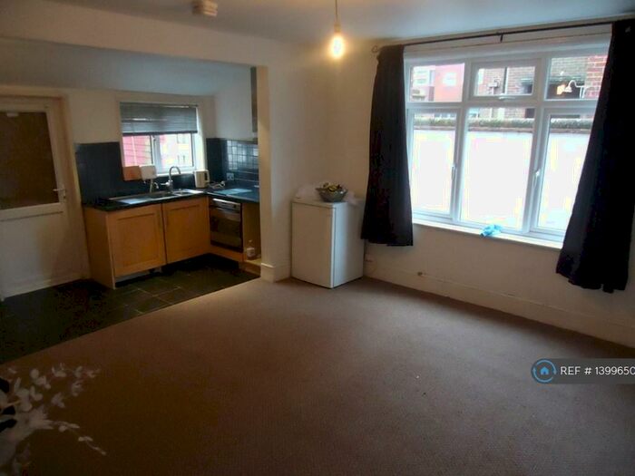 Studio To Rent In Warren Crescent, Southampton, SO16