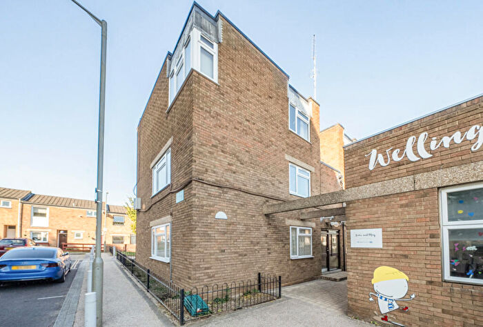 1 Bedroom Apartment For Sale In Little Dimocks, London, SW12