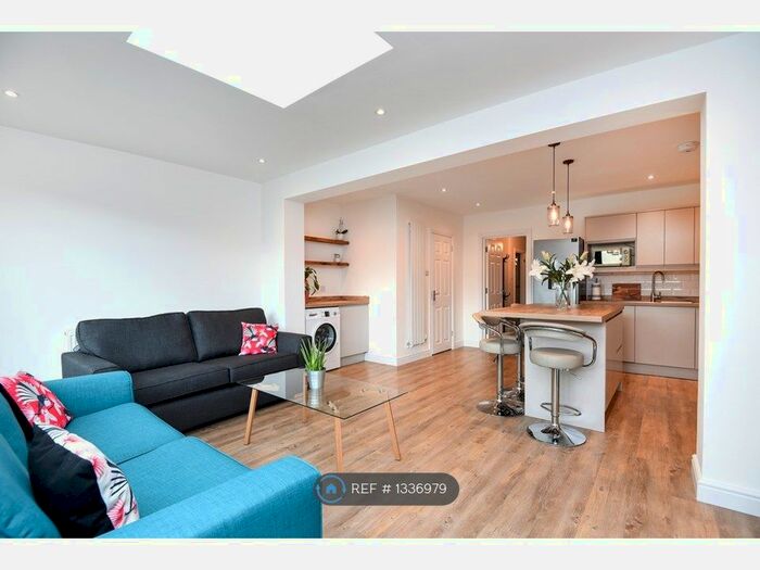 4 Bedroom Terraced House To Rent In Fleming Mead, Mitcham, CR4