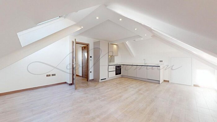1 Bedroom Flat To Rent In Harvest Lane, Thames Ditton, KT7