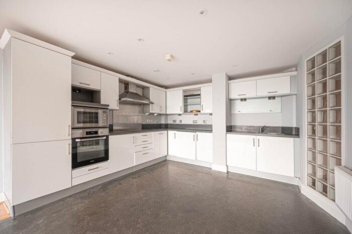 2 Bedroom Flat To Rent In Kingsway, , North Finchley, London, N12