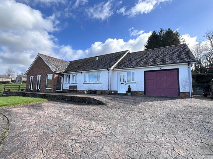 3 Bedroom Detached Bungalow For Sale In Teifi Valley, Llanybydder, SA40