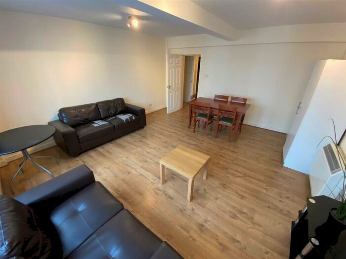 2 Bedroom Flat To Rent In Tuscany House, Dickinson Street, Manchester, M1