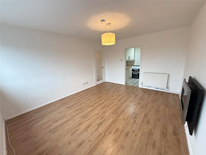 1 Bedroom Apartment To Rent In Fairlawns, Brownlow Road, London, N11