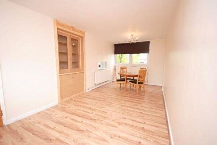 3 Bedroom Flat To Rent In Lorrimore Square, London, SE17