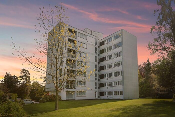 2 Bedroom Flat For Sale In Sandrock Road, Tunbridge Wells, Kent, TN2