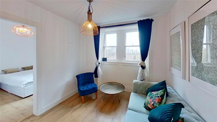 2 Bedroom Flat To Rent In St Peter's Place, Edinburgh, EH3