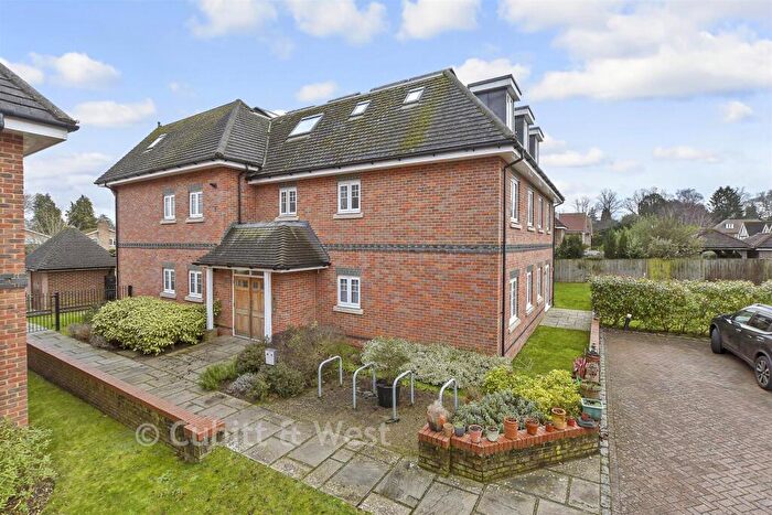 2 Bedroom Flat For Sale In Magnolia Drive, Banstead, Surrey, SM7