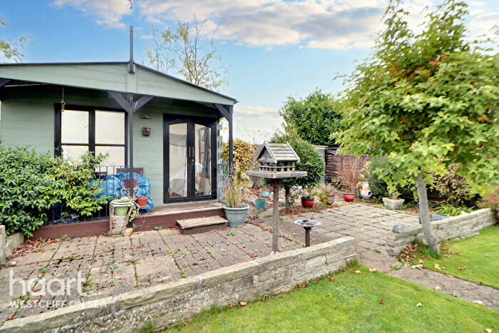 3 Bedroom Bungalow For Sale In Dulverton Avenue, Westcliff-On-Sea, SS0