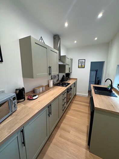 5 Bedroom Detached House To Rent In Hillfield Street, Bensham, NE8