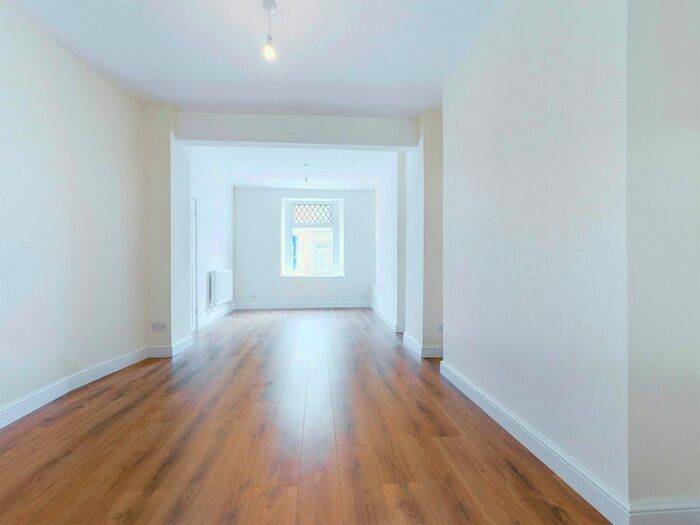 2 Bedroom Terraced House To Rent In Oxford Street, Sandfields, Swansea, SA1