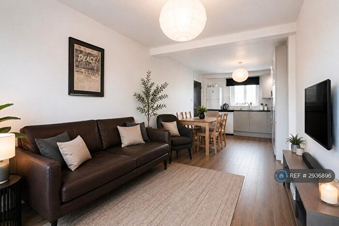 4 Bedroom Maisonette To Rent In Windermere House, London, E3