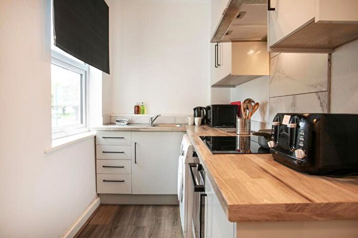 2 Bedroom Flat To Rent In Nottingham, NG7