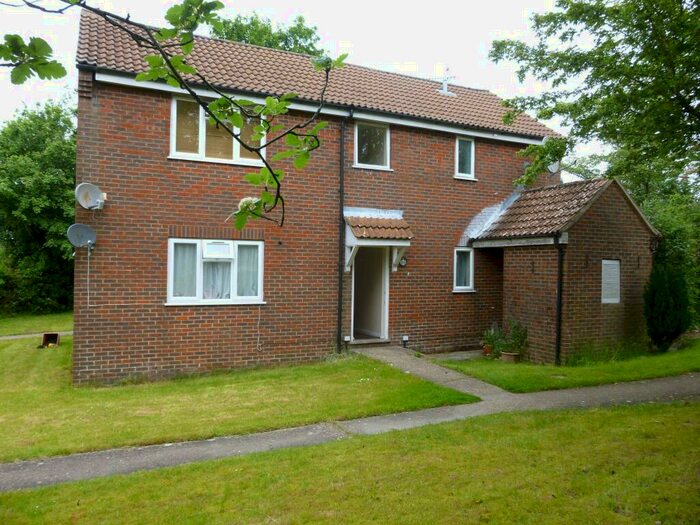 Studio To Rent In Salisbury Close, Alton, GU34