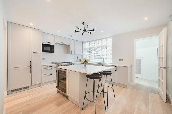 3 Bedroom Property To Rent In South Eaton Place, London, SW1W