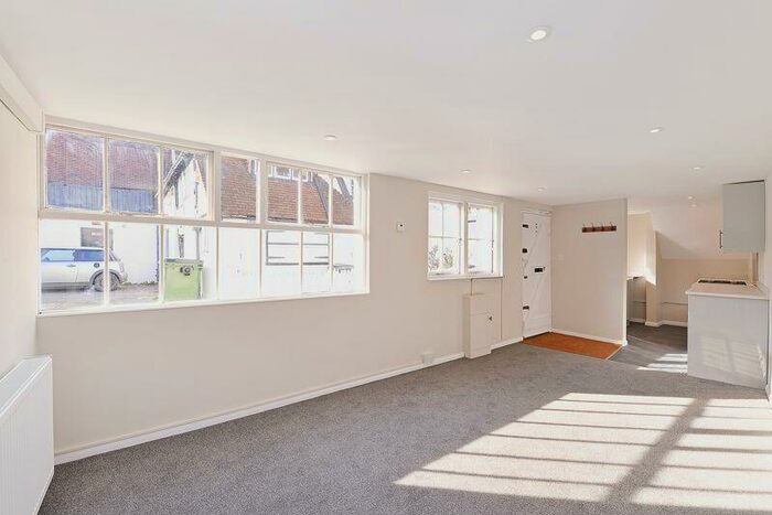 1 Bedroom Apartment To Rent In Harts Yard, Godalming, GU7