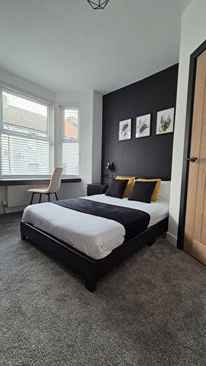 5 Bedroom Terraced House To Rent In Vicarage Road, Gillingham, ME7