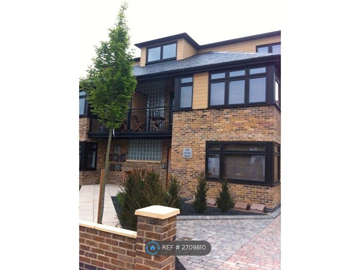 2 Bedroom Flat To Rent In Cherry Hinton Road, Cambridge, CB1