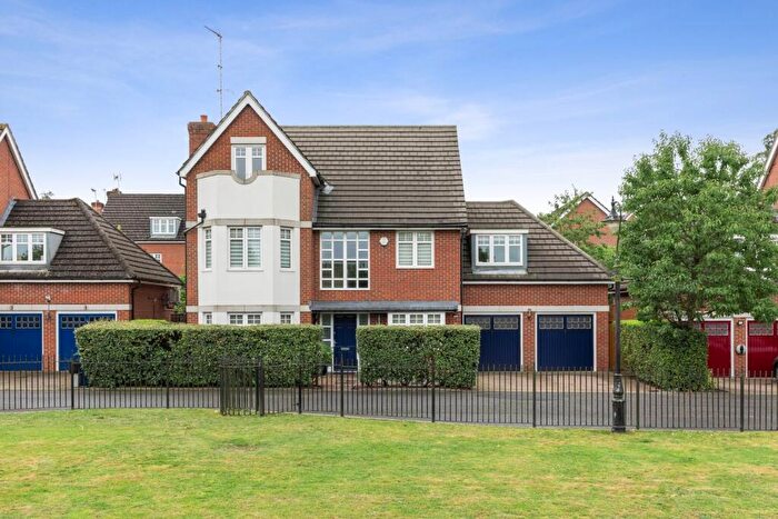 6 Bedroom Detached House For Sale In Padelford Lane, Stanmore, HA7