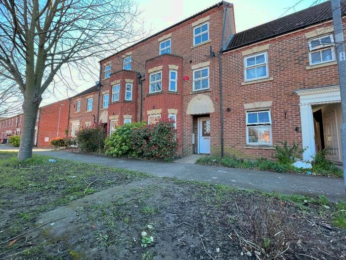 4 Bedroom Terraced House To Rent In James Meadow, Langley, SL3