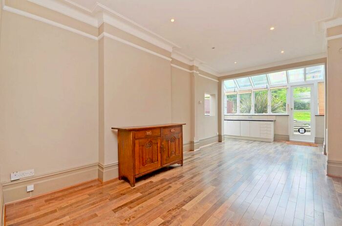 3 Bedroom Flat To Rent In Curzon Road, Muswell Hill, London, N10