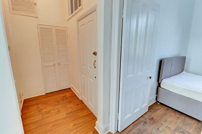 1 Bedroom Apartment For Sale In Holly Walk, Leamington Spa, CV32