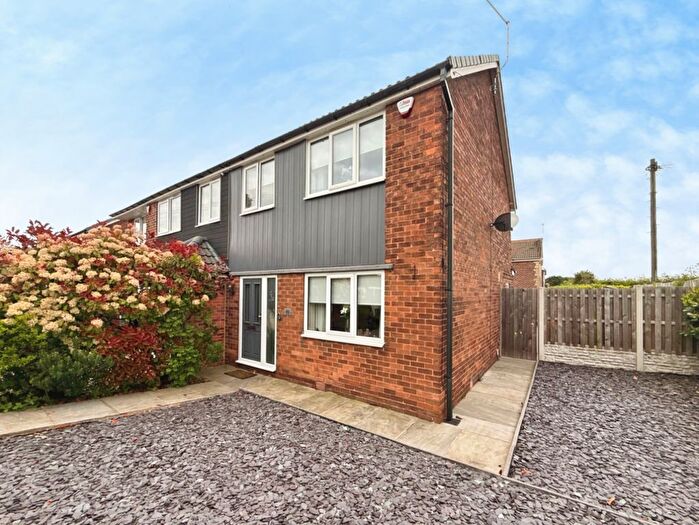 3 Bedroom Semi-Detached House To Rent In Fellowsfield Way, Rotherham, S61
