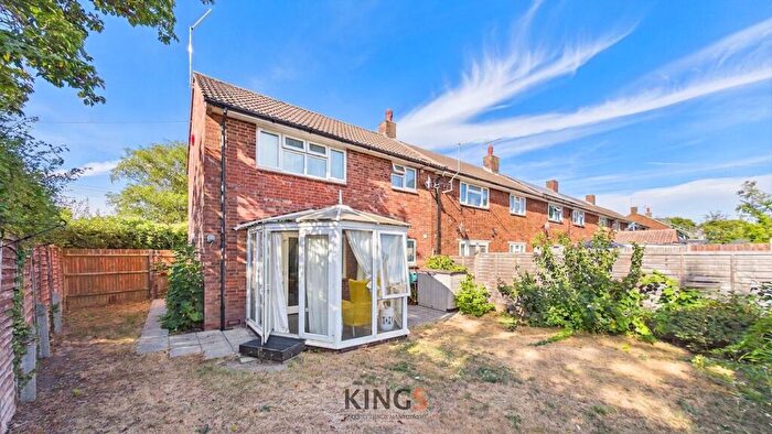 3 Bedroom End Of Terrace House For Sale In Birchwood Avenue, Hatfield, AL10
