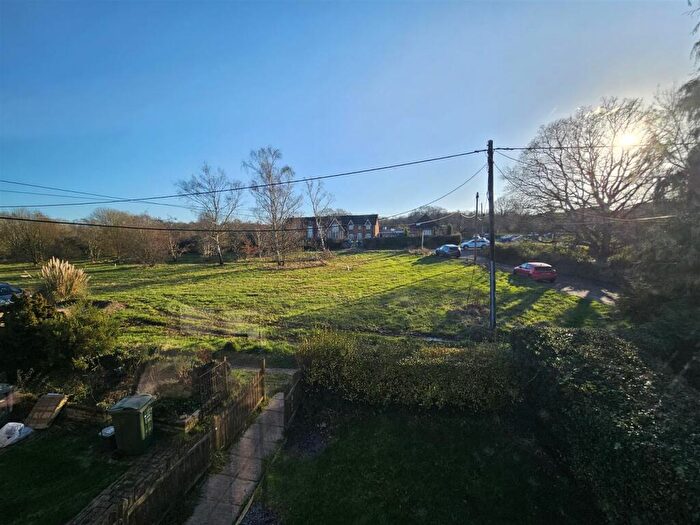 3 Bedroom Detached House To Rent In Oak Hill, Guildford, GU3