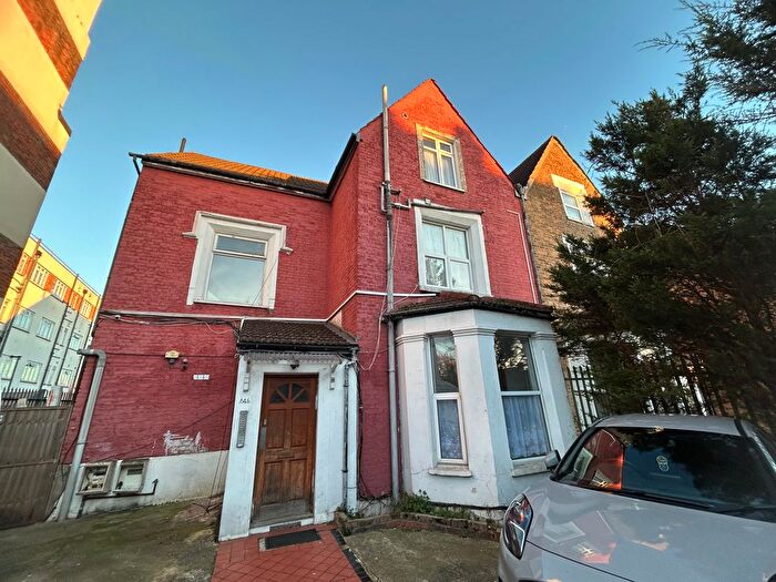 Studio To Rent In Green Lanes, London, N8