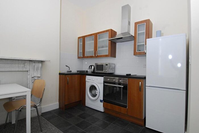 2 Bedroom Flat To Rent In Woodland Terrace, Flat, Plymouth, PL4