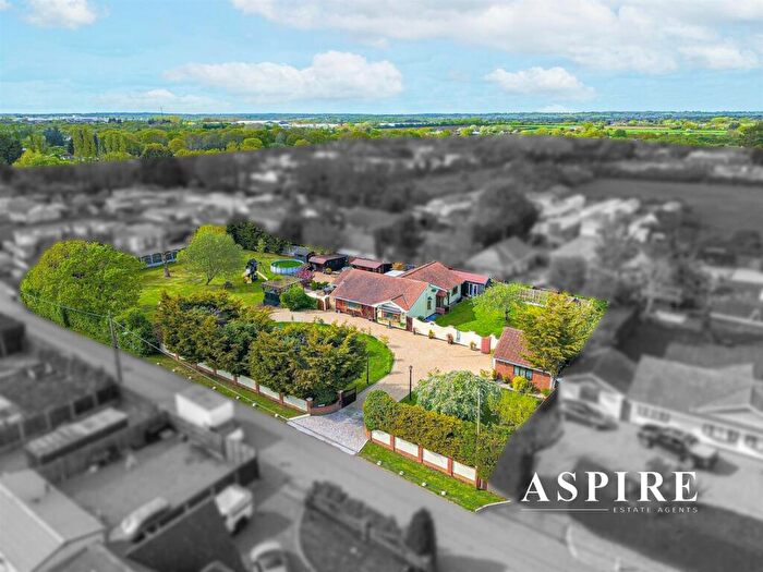 4 Bedroom Detached Bungalow For Sale In Windsor Road, Basildon, SS13