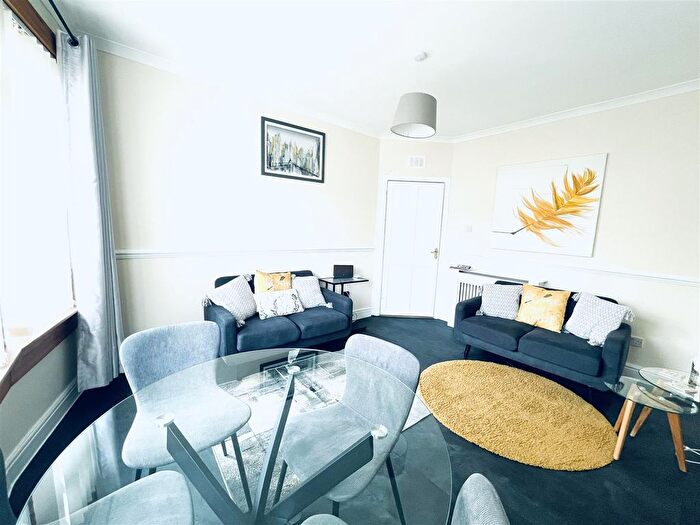 3 Bedroom Flat To Rent In Ashgill Road, Glasgow, G22