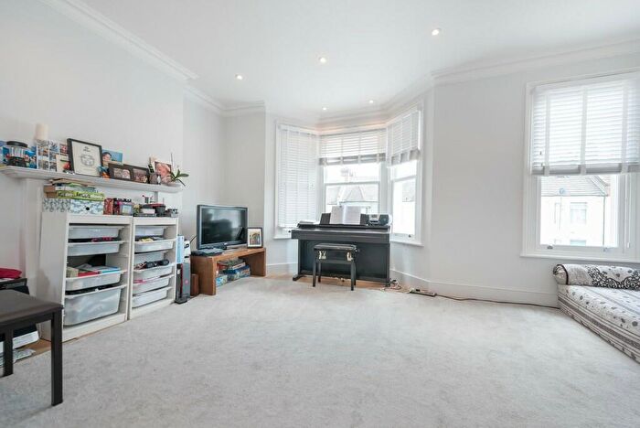 3 Bedroom Flat To Rent In St. Johns Avenue, London, NW10