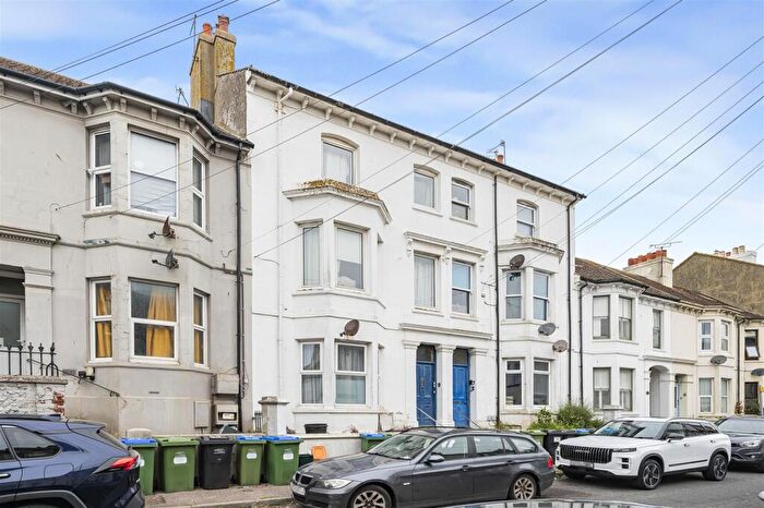 2 Bedroom Flat For Sale In Meeching Road, Newhaven, BN9