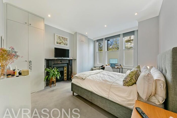 2 Bedroom Flat To Rent In Grantham Road, Clapham North, SW9