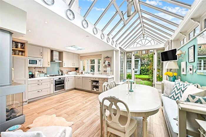 4 Bedroom End Of Terrace House To Rent In Fulham Park Gardens, London, SW6