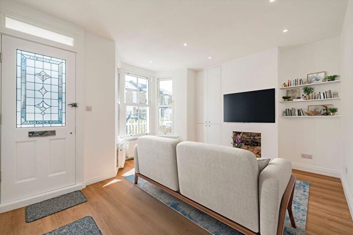 3 Bedroom Terraced House For Sale In Avenue Road, Hampton, TW12