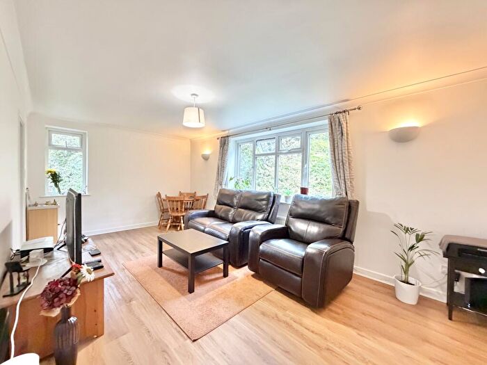 2 Bedroom Flat To Rent In Woodbourne Court, Woodbourne Road, Sale, Trafford, M33