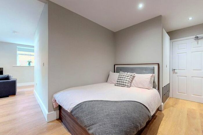 1 Bedroom Flat To Rent In Apt, Springfield Mount #, LS2